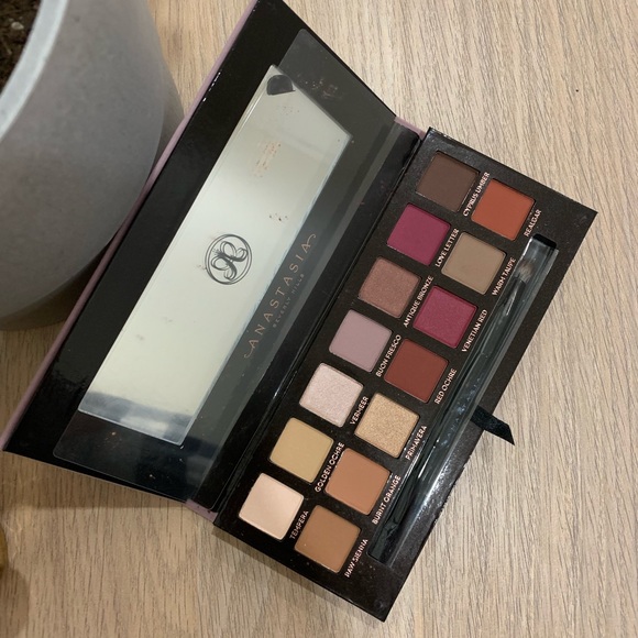 Anastasia Beverly Hills Other - Anastasia Beverly Hills - Modern Renaissance 🖤